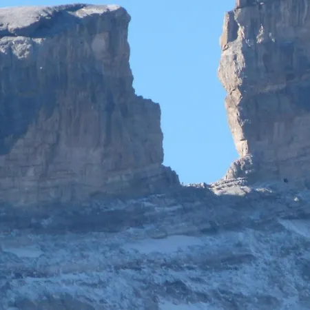 Agreable Au 1er Etage Avec Terrasse, Pour 4 Personnes ジェードル