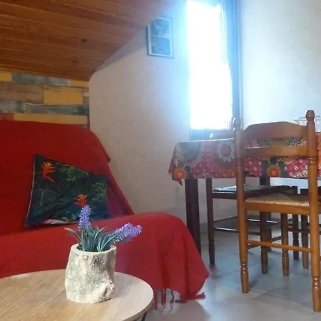 Agreable Au 1er Etage Avec Terrasse, Pour 4 Personnes Apartment